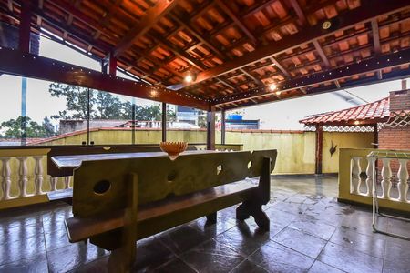 Casa à venda com 176m², 2 quartos e 3 vagasSalão