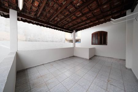 Casa à venda com 170m², 4 quartos e 2 vagasÁrea externa