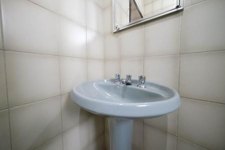 Casa à venda com 170m², 4 quartos e 2 vagasBanheiro 1