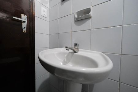 Casa à venda com 170m², 4 quartos e 2 vagasBanheiro 2