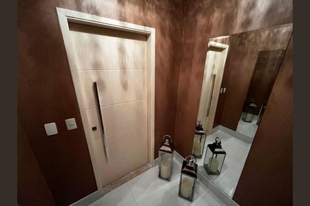 Apartamento à venda com 129m², 3 quartos e 3 vagas Apartamento à venda com 129m², 3 quartos e 3 vagasHall de entrada