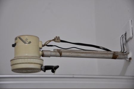 Casa à venda com 250m², 5 quartos e 4 vagas Casa à venda com 250m², 5 quartos e 4 vagasBanheiro na Área de Serviço