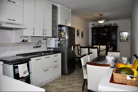 Casa à venda com 250m², 5 quartos e 4 vagas Casa à venda com 250m², 5 quartos e 4 vagasCozinha