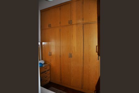 Casa à venda com 250m², 5 quartos e 4 vagas Casa à venda com 250m², 5 quartos e 4 vagasQuarto 2