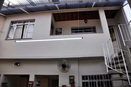 Casa à venda com 250m², 5 quartos e 4 vagas Casa à venda com 250m², 5 quartos e 4 vagasEdícula