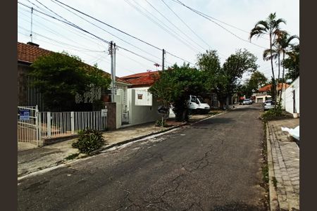 Casa à venda com 250m², 5 quartos e 4 vagas Casa à venda com 250m², 5 quartos e 4 vagasFachada