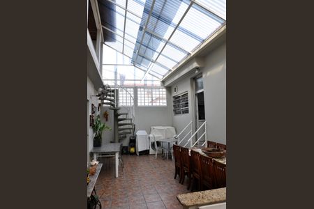 Casa à venda com 250m², 5 quartos e 4 vagas Casa à venda com 250m², 5 quartos e 4 vagasÁrea comum - Churrasqueira