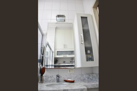 Casa à venda com 250m², 5 quartos e 4 vagas Casa à venda com 250m², 5 quartos e 4 vagasBanheiro 1