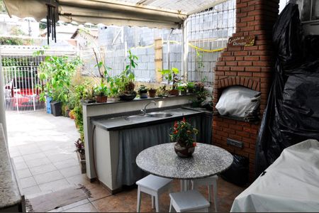 Casa à venda com 250m², 5 quartos e 4 vagas Casa à venda com 250m², 5 quartos e 4 vagasÁrea comum - Churrasqueira