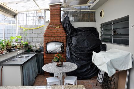 Casa à venda com 250m², 5 quartos e 4 vagas Casa à venda com 250m², 5 quartos e 4 vagasÁrea comum - Churrasqueira