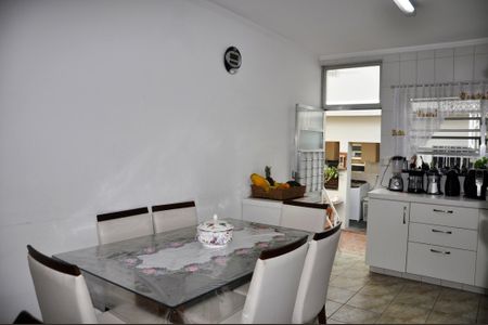 Casa à venda com 250m², 5 quartos e 4 vagas Casa à venda com 250m², 5 quartos e 4 vagasCozinha