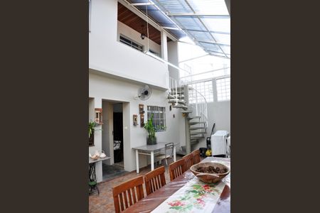 Casa à venda com 250m², 5 quartos e 4 vagas Casa à venda com 250m², 5 quartos e 4 vagasÁrea comum - Churrasqueira