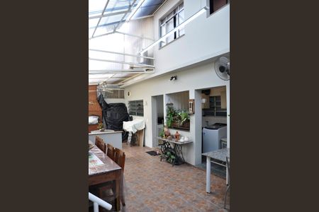 Casa à venda com 250m², 5 quartos e 4 vagas Casa à venda com 250m², 5 quartos e 4 vagasÁrea comum - Churrasqueira