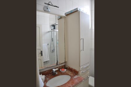 Casa à venda com 250m², 5 quartos e 4 vagas Casa à venda com 250m², 5 quartos e 4 vagasBanheiro Social 1