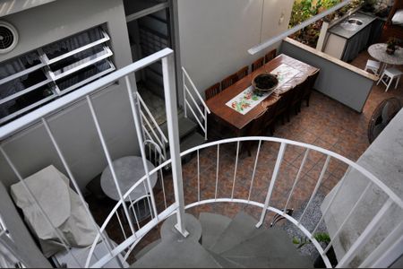 Casa à venda com 250m², 5 quartos e 4 vagas Casa à venda com 250m², 5 quartos e 4 vagasEdícula