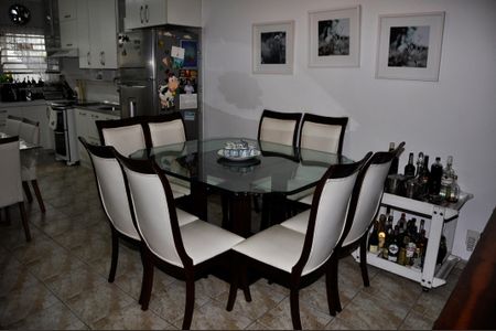 Casa à venda com 250m², 5 quartos e 4 vagas Casa à venda com 250m², 5 quartos e 4 vagasCopa