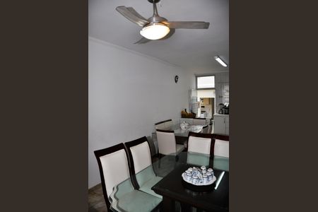 Casa à venda com 250m², 5 quartos e 4 vagas Casa à venda com 250m², 5 quartos e 4 vagasCopa