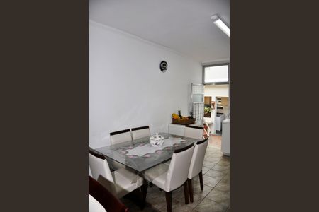 Casa à venda com 250m², 5 quartos e 4 vagas Casa à venda com 250m², 5 quartos e 4 vagasCozinha