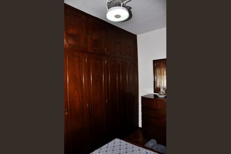 Casa à venda com 250m², 5 quartos e 4 vagas Casa à venda com 250m², 5 quartos e 4 vagasQuarto 1