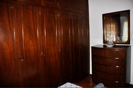 Casa à venda com 250m², 5 quartos e 4 vagas Casa à venda com 250m², 5 quartos e 4 vagasQuarto 1