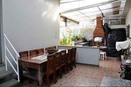 Casa à venda com 250m², 5 quartos e 4 vagas Casa à venda com 250m², 5 quartos e 4 vagasÁrea comum - Churrasqueira