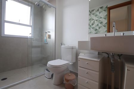 Apartamento à venda com 83m², 2 quartos e 2 vagasBanheiro da Suíte