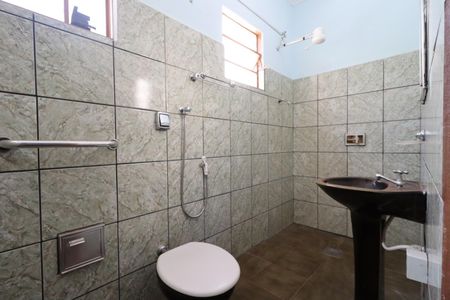 Banheiro de casa para alugar com 1 quarto, 75m² em Vila Elisa, Ribeirão Preto