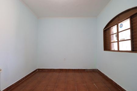 Casa para alugar com 75m², 1 quarto e 2 vagasSala/Quarto