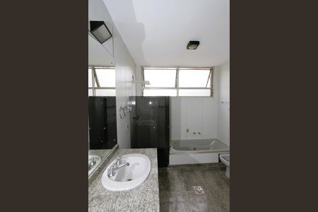 Apartamento à venda com 230m², 4 quartos e 2 vagasBanheiro Social
