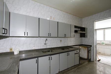 Apartamento à venda com 230m², 4 quartos e 2 vagasCozinha