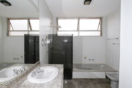 Apartamento à venda com 230m², 4 quartos e 2 vagasBanheiro Social