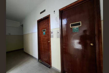 Apartamento à venda com 40m², 1 quarto e sem vaga Apartamento à venda com 40m², 1 quarto e sem vagaCorredor do prédio