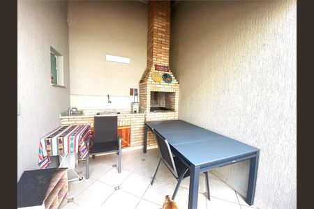 Casa à venda com 3 quartos, 293m² em Vila Mangalot, São Paulo