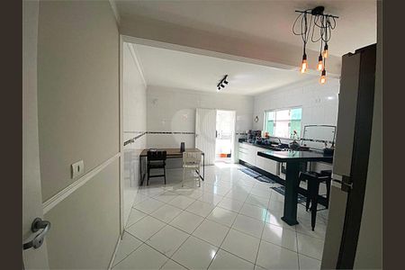 Casa à venda com 3 quartos, 293m² em Vila Mangalot, São Paulo