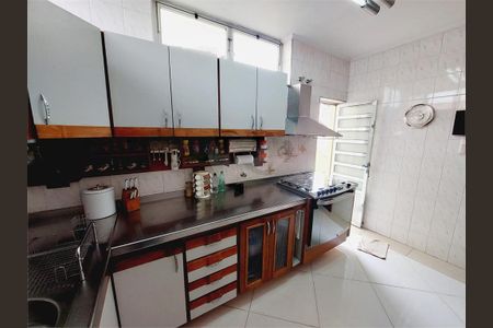 Casa à venda com 3 quartos, 260m² em Bela Aliança, São Paulo