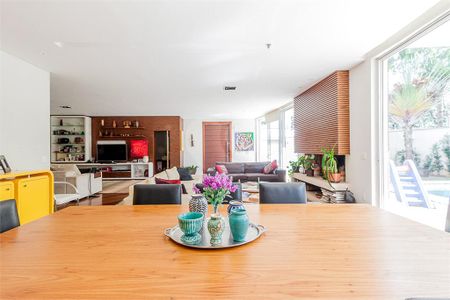 Casa à venda com 4 quartos, 500m² em Lapa, São Paulo