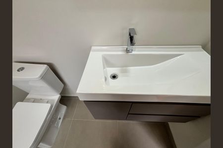 Apartamento à venda com 77m², 2 quartos e 1 vaga Apartamento à venda com 77m², 2 quartos e 1 vagaBanheiro da Suíte 1