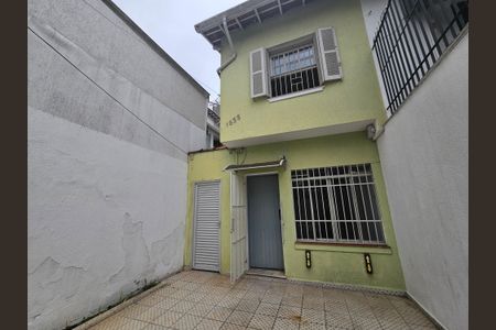 Casa à venda com 95m², 3 quartos e 2 vagas Casa à venda com 95m², 3 quartos e 2 vagasFachada