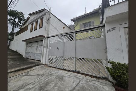 Casa à venda com 95m², 3 quartos e 2 vagas Casa à venda com 95m², 3 quartos e 2 vagasFachada