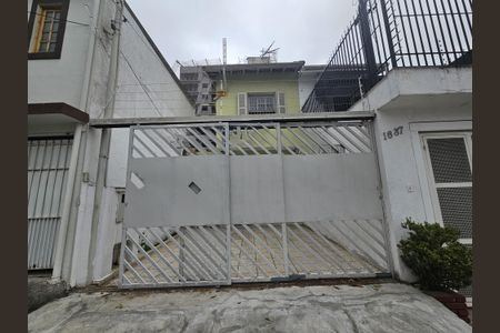 Casa à venda com 95m², 3 quartos e 2 vagas Casa à venda com 95m², 3 quartos e 2 vagasFachada