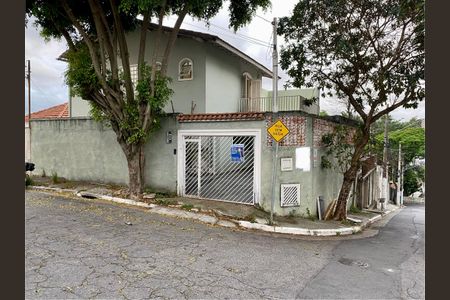 Casa à venda com 142m², 3 quartos e 3 vagas Casa à venda com 142m², 3 quartos e 3 vagasFachada