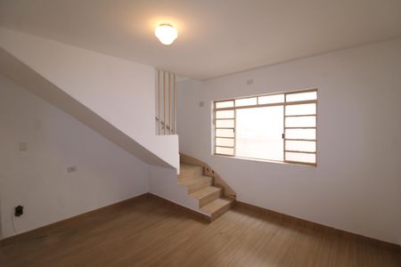 Sala de casa para alugar com 2 quartos, 109m² em Parque Peruche, São Paulo