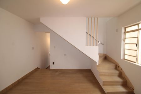 Sala de casa para alugar com 2 quartos, 109m² em Parque Peruche, São Paulo