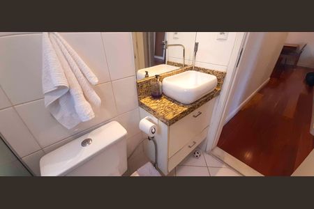 Apartamento à venda com 62m², 2 quartos e 1 vaga Apartamento à venda com 62m², 2 quartos e 1 vagaBanheiro