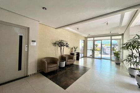 Apartamento à venda com 58m², 2 quartos e 1 vaga Apartamento à venda com 58m², 2 quartos e 1 vagaHall social