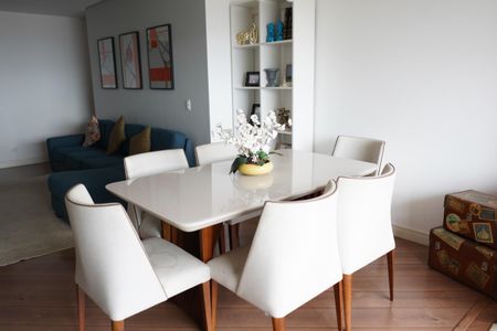 Sala de apartamento à venda com 4 quartos, 108m² em Vila Bertioga, São Paulo