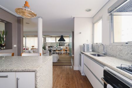 Apartamento à venda com 230m², 3 quartos e 3 vagas Apartamento à venda com 230m², 3 quartos e 3 vagasCozinha