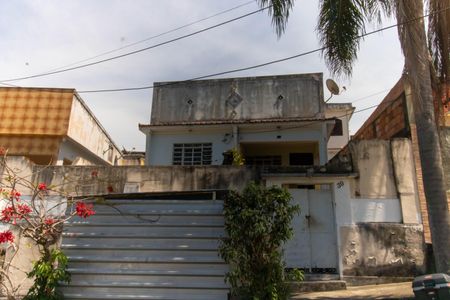 Casa à venda com 80m², 2 quartos e sem vaga Casa à venda com 80m², 2 quartos e sem vagaFachada