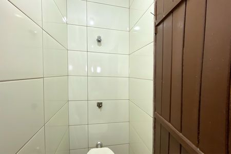 Casa à venda com 170m², 4 quartos e 2 vagas Casa à venda com 170m², 4 quartos e 2 vagasBanheiro de Serviço