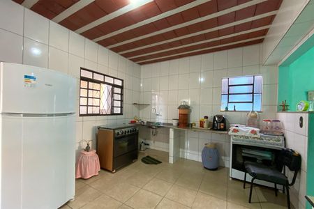 Casa à venda com 170m², 4 quartos e 2 vagas Casa à venda com 170m², 4 quartos e 2 vagasCozinha